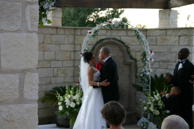 2005/10(October)/Charlotte-Byron-wedding/640x480_2005-10-01-Byron-Charlotte-Davis-wedding-030.JPG
