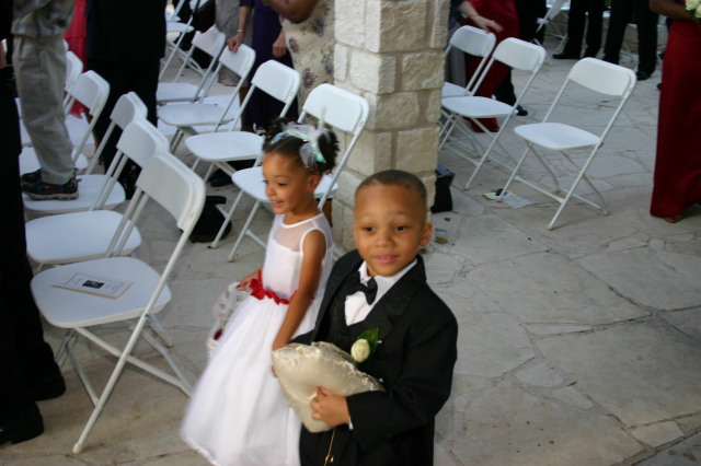 2005/10(October)/Charlotte-Byron-wedding/640x480_2005-10-01-Byron-Charlotte-Davis-wedding-035.JPG
