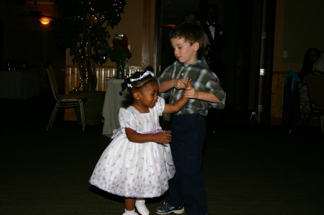 2005/10(October)/Charlotte-Byron-wedding/640x480_2005-10-01-Byron-Charlotte-Davis-wedding-075-Dax-dancing.JPG
