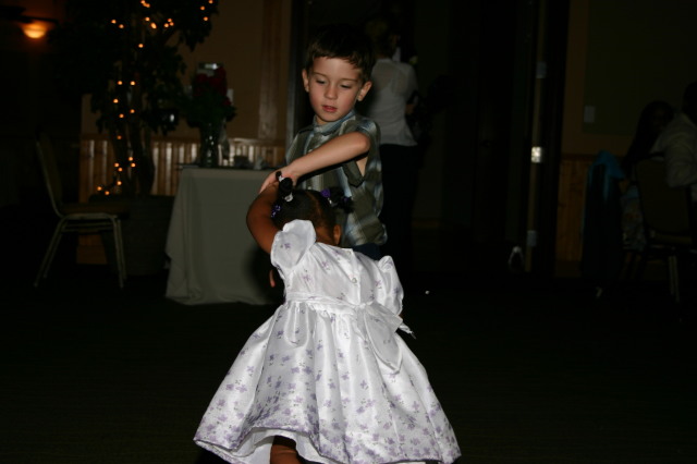 2005/10(October)/Charlotte-Byron-wedding/640x480_2005-10-01-Byron-Charlotte-Davis-wedding-076-Dax-dancing.JPG