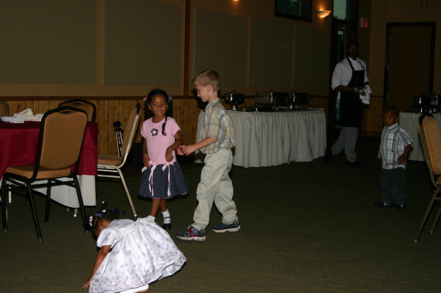 2005/10(October)/Charlotte-Byron-wedding/640x480_2005-10-01-Byron-Charlotte-Davis-wedding-083-Dax-dancing.JPG