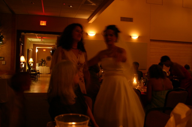 2005/10(October)/Charlotte-Byron-wedding/640x480_2005-10-01-Byron-Charlotte-Davis-wedding-089-Suzi-Susana.JPG