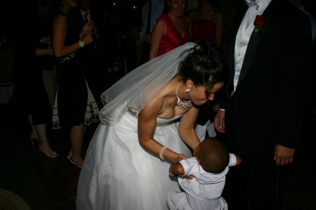 2005/10(October)/Charlotte-Byron-wedding/640x480_2005-10-01-Byron-Charlotte-Davis-wedding-113-dancing.JPG