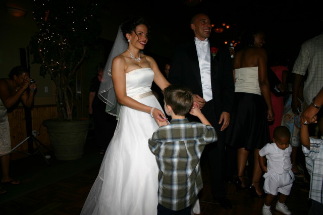 2005/10(October)/Charlotte-Byron-wedding/640x480_2005-10-01-Byron-Charlotte-Davis-wedding-123-dancing-Dax.JPG