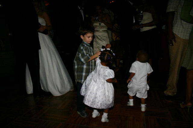 2005/10(October)/Charlotte-Byron-wedding/640x480_2005-10-01-Byron-Charlotte-Davis-wedding-129-dancing-Dax.JPG