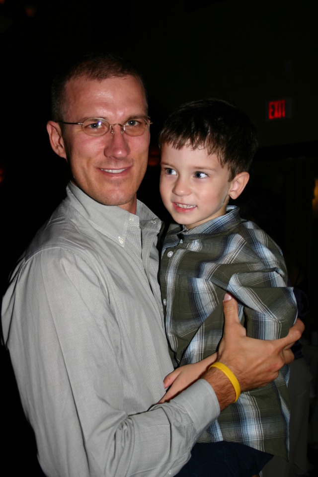 2005/10(October)/Charlotte-Byron-wedding/640x480_2005-10-01-Byron-Charlotte-Davis-wedding-131-dancing-Dax-Travis.JPG