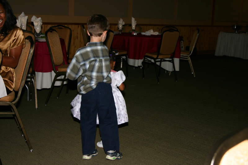 2005/10(October)/Charlotte-Byron-wedding/800x600_2005-10-01-Byron-Charlotte-Davis-wedding-073-Dax-dancing.JPG
