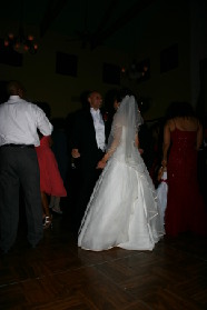 2005-10-01-Byron-Charlotte-Davis-wedding-096-dancing.JPG
