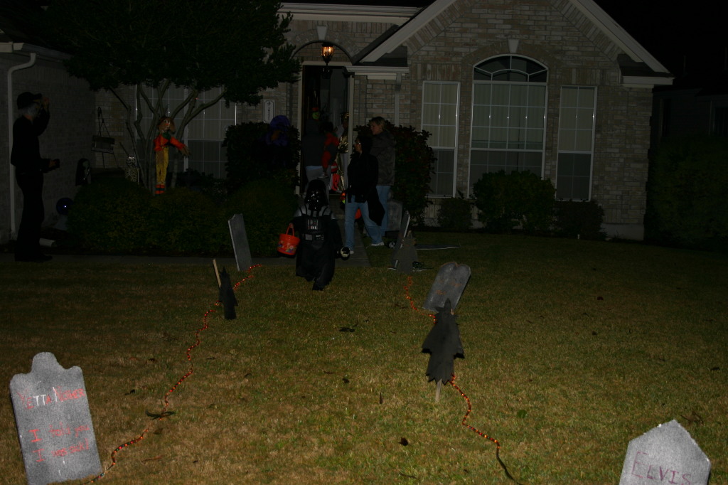 2005/10(October)/Halloween/1024x768_2005-10-31-Halloween-6-Dax.JPG