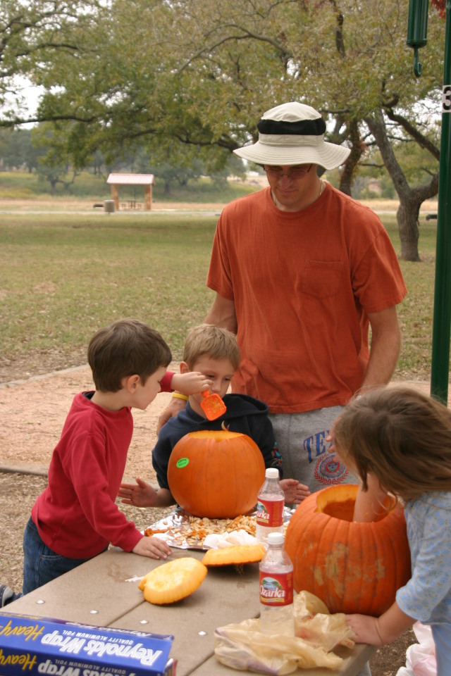 2005-10-30-pumpkin-carving-02-Chance-Dax-Travis.JPG