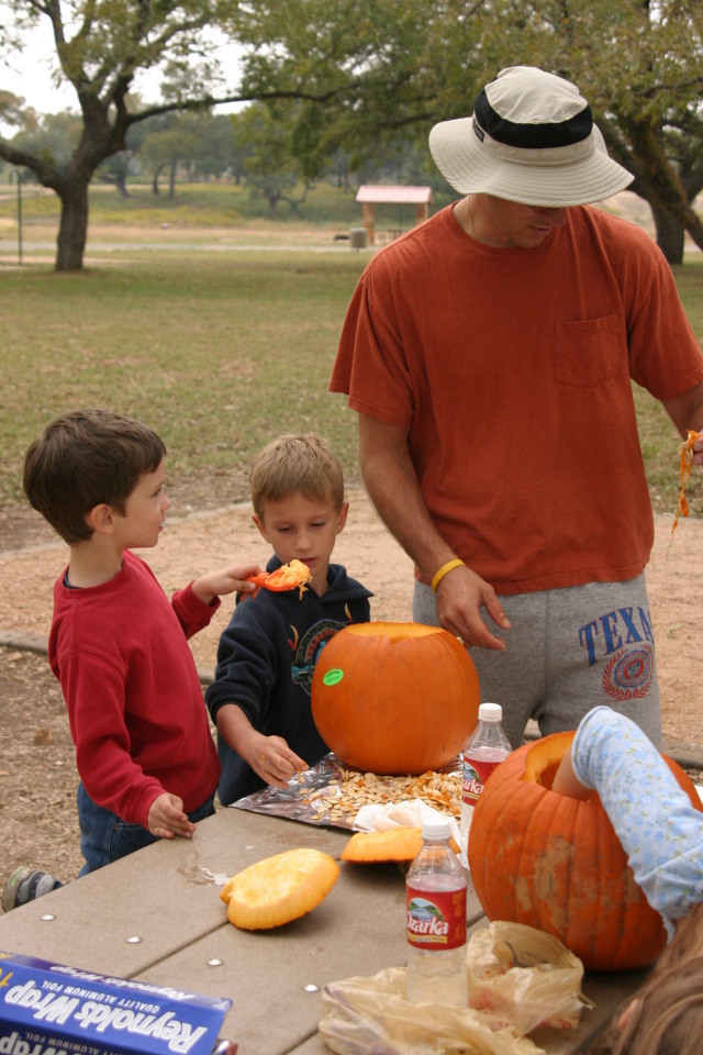 2005-10-30-pumpkin-carving-04-Chance-Dax-Travis.JPG
