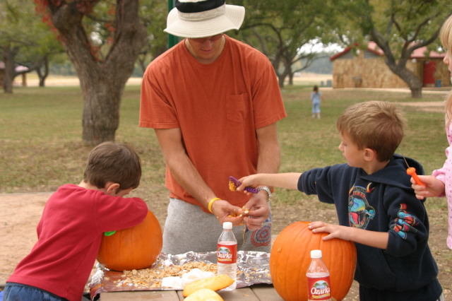 2005-10-30-pumpkin-carving-12-Chance-Dax-Travis.JPG