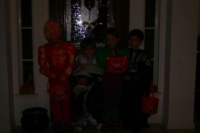 2005/10(October)/Halloween/640x480_2005-10-31-Halloween-2-Chance-Jack-Case-Dax.JPG
