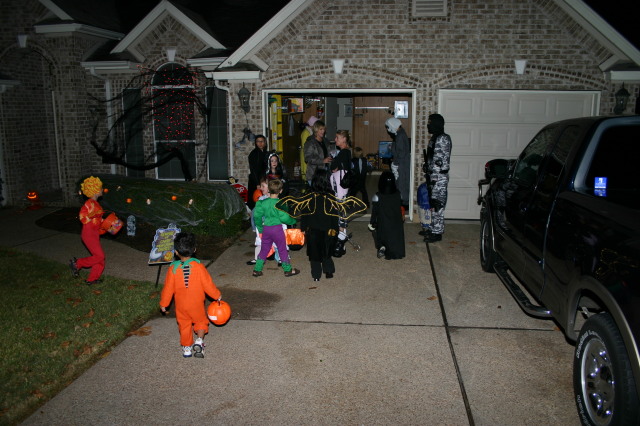 2005/10(October)/Halloween/640x480_2005-10-31-Halloween-5-Chance-Dax-Jack-Case.JPG