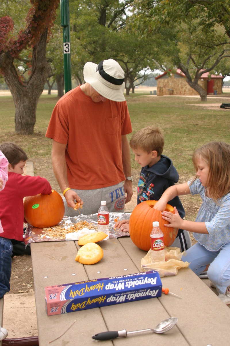 2005-10-30-pumpkin-carving-07-Chance-Dax-Travis-Brittney.JPG