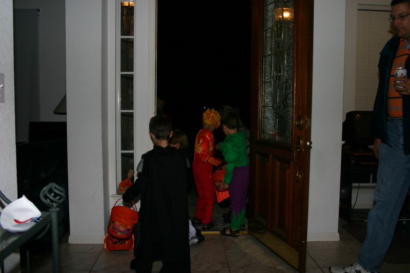 2005/10(October)/Halloween/800x600_2005-10-31-Halloween-1-Chance-Dax-Case.JPG