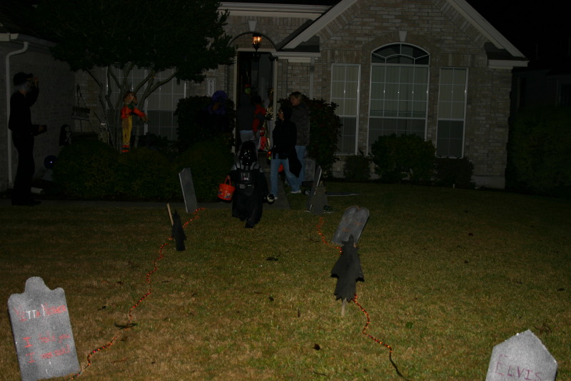 2005/10(October)/Halloween/800x600_2005-10-31-Halloween-6-Dax.JPG
