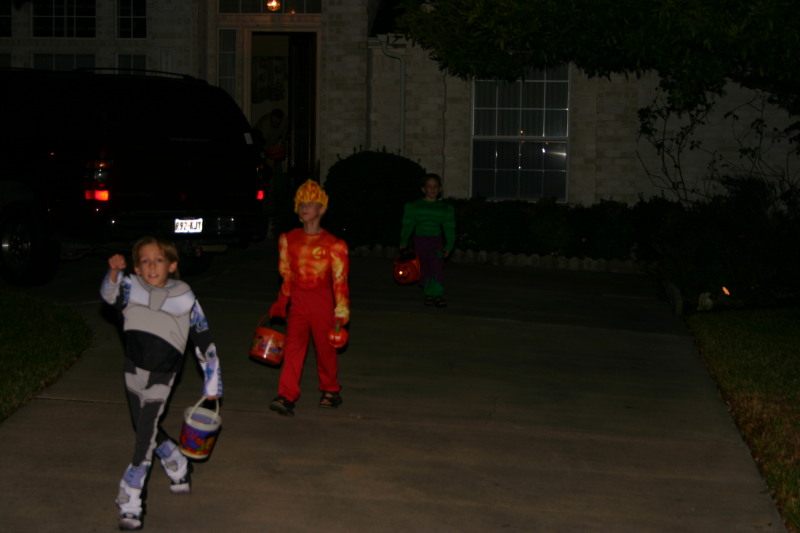 2005/10(October)/Halloween/800x600_2005-10-31-Halloween-8-Jack-Chance-Case.JPG