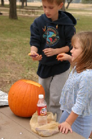 2005-10-30-pumpkin-carving-10-Chance-Brittney.JPG