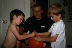 2005-10-30-pumpkin-carving-14-Chance-Dax-Travis.JPG