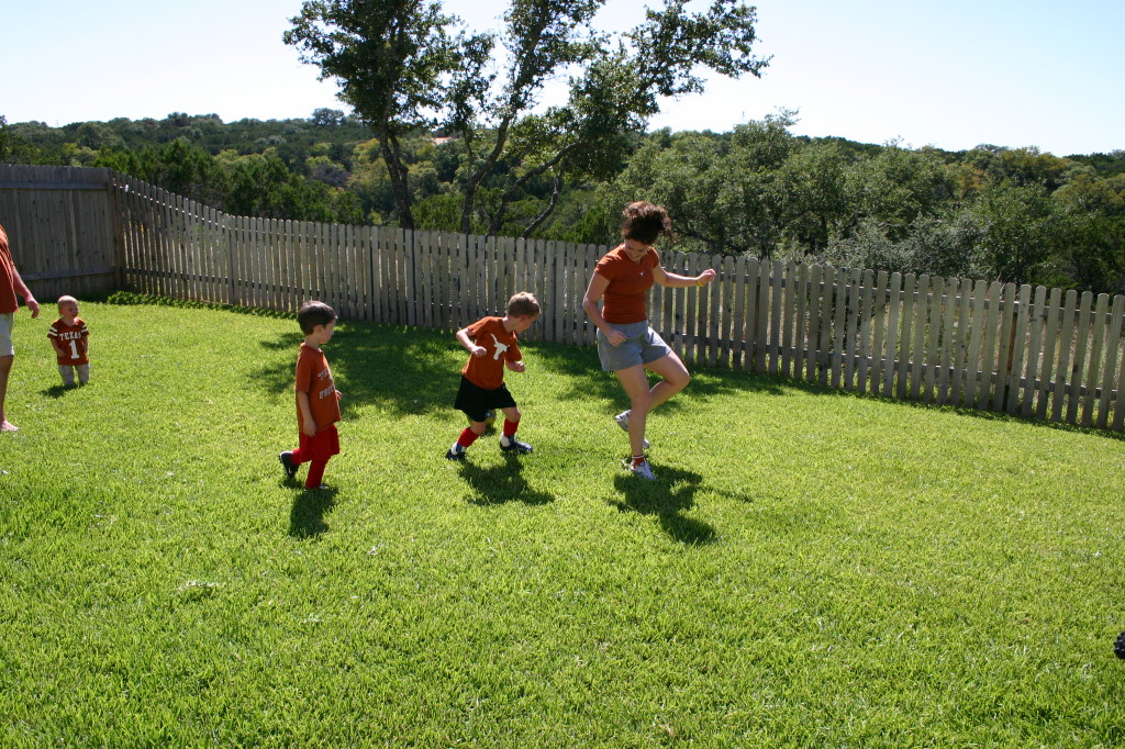 2005/10(October)/Misc-Soccer/1024x768_2005-10-08-Soccer-02-Suzi-Vale-Chance.JPG