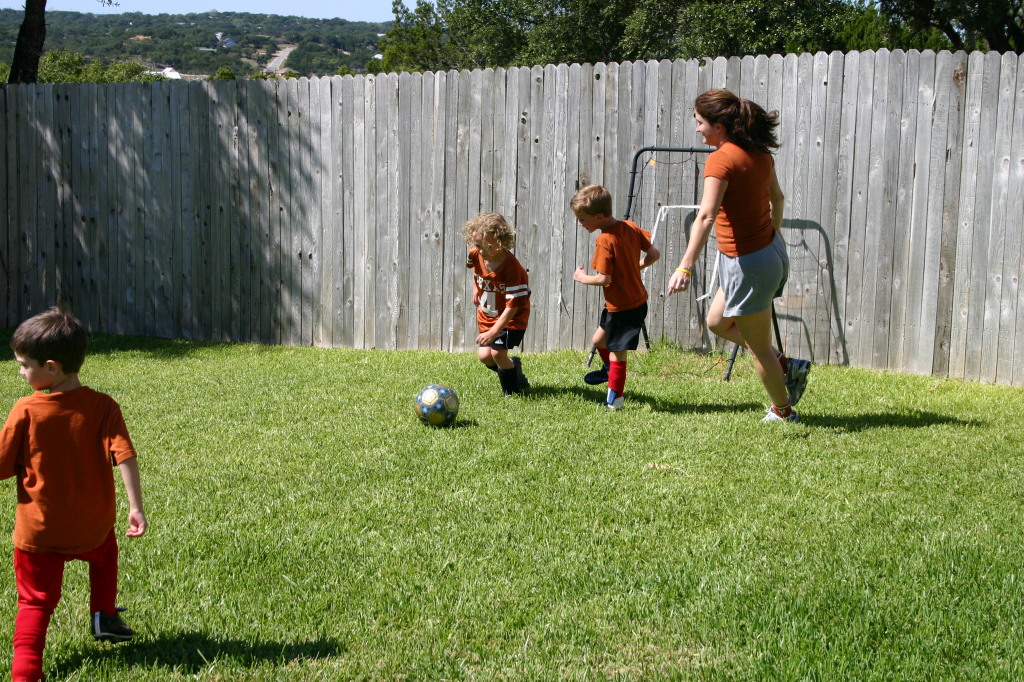 2005/10(October)/Misc-Soccer/1024x768_2005-10-08-Soccer-04-Suzi-Vale-Chance.JPG