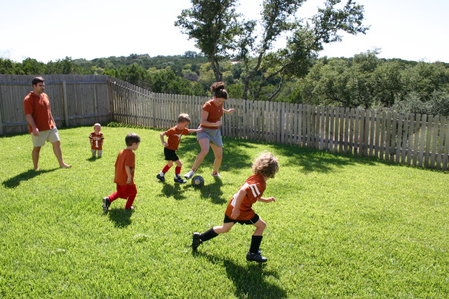 2005/10(October)/Misc-Soccer/640x480_2005-10-08-Soccer-01-Suzi-Vale-Chance.JPG