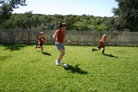 2005-10-08-Soccer-03-Suzi-Vale-Chance.JPG