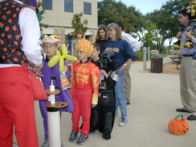 2005-10-27-Motive-Halloween-Party-08-Chance-Dax.JPG