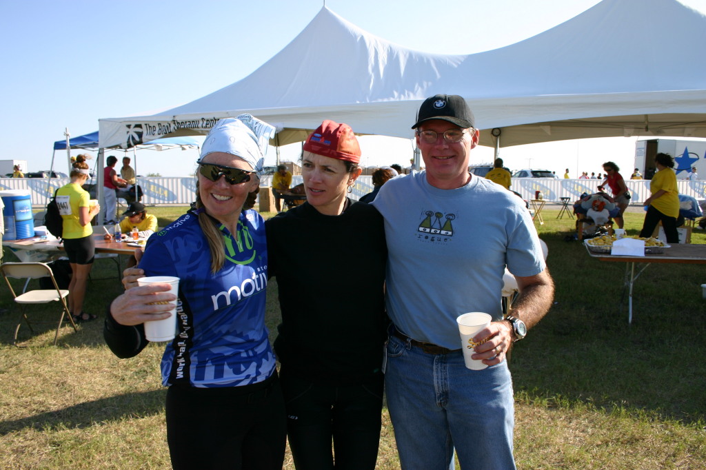 2005/10(October)/Ride-For-Roses-Team-Motive/1024x768_2005-10-23-Ride-for-Roses-24-Anna-Margo-Mike.JPG