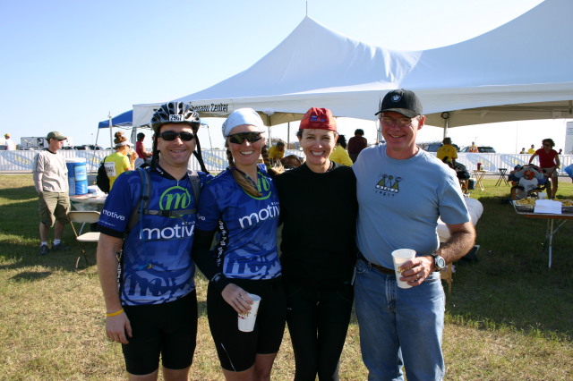 2005/10(October)/Ride-For-Roses-Team-Motive/640x480_2005-10-23-Ride-for-Roses-25-Richard-Anna-Margo-Mike.JPG