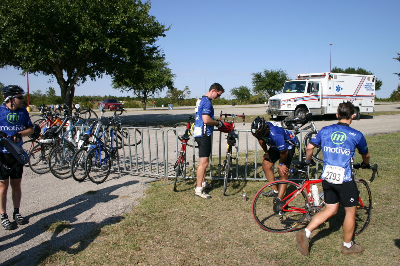 2005/10(October)/Ride-For-Roses-Team-Motive/800x600_2005-10-23-Ride-for-Roses-07-Andy-Corey-Tom.JPG