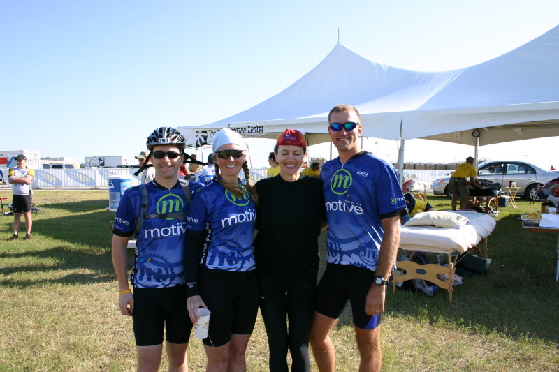 2005/10(October)/Ride-For-Roses-Team-Motive/800x600_2005-10-23-Ride-for-Roses-26-Richard-Anna-Margo-Travis.JPG