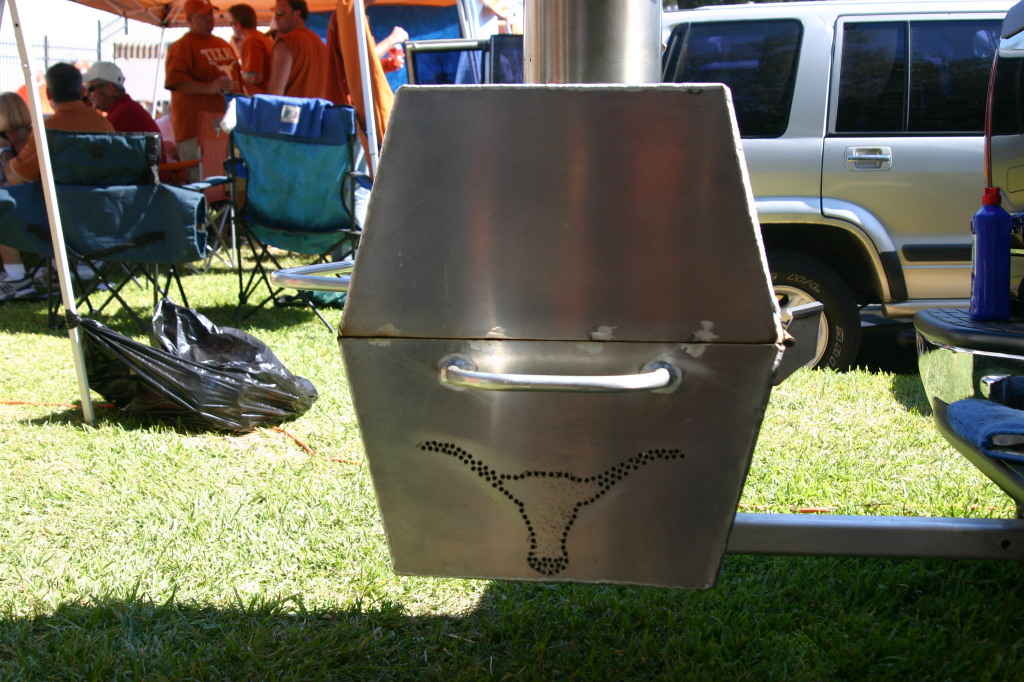 2005-10-22-Texas-Tailgate-12-grille.JPG
