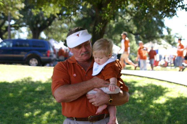 2005-10-22-Texas-Tailgate-08-Jim-Ian.JPG