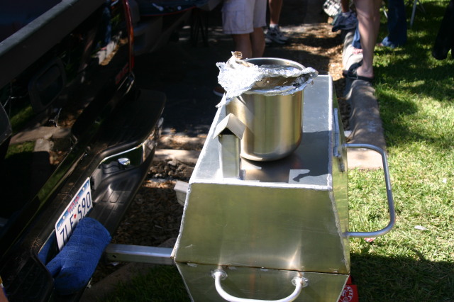2005-10-22-Texas-Tailgate-16-grille.JPG