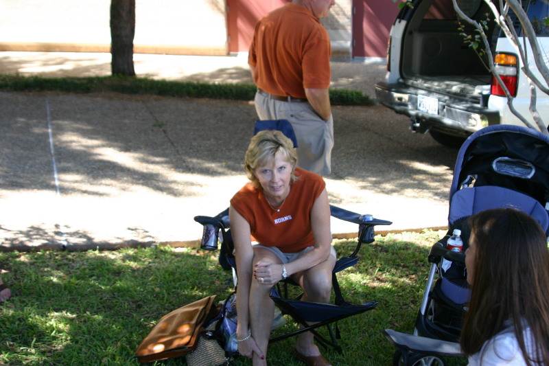2005-10-22-Texas-Tailgate-01-Janeen.JPG