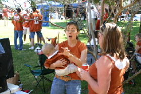 2005-10-22-Texas-Tailgate-04-Ian-Heather-Katie.JPG