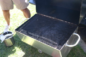 2005-10-22-Texas-Tailgate-18-grille.JPG