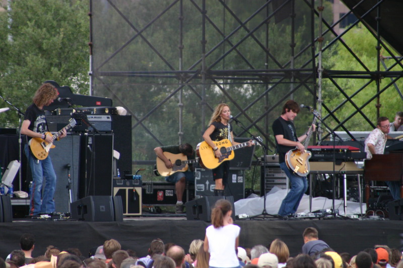 2005-10-02-Tour-of-Hope-55-Sheryl-Crow.JPG