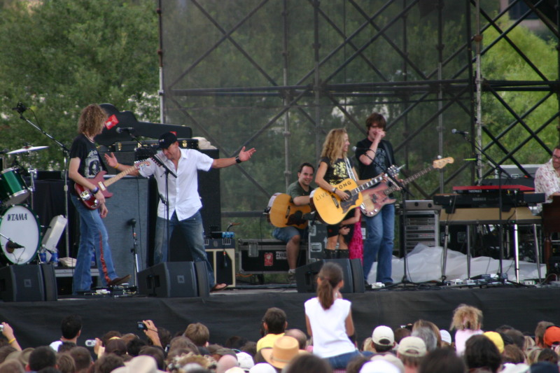 2005-10-02-Tour-of-Hope-64-Sheryl-Crow.JPG