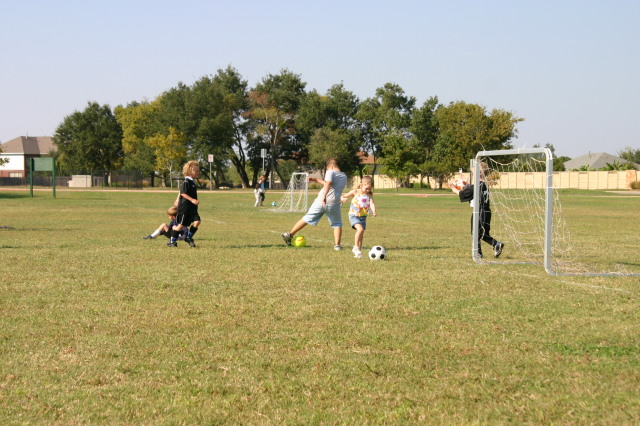 2005/10(October)/Vale-Soccer/640x480_2005-10-16-Vale-Soccer-111.JPG