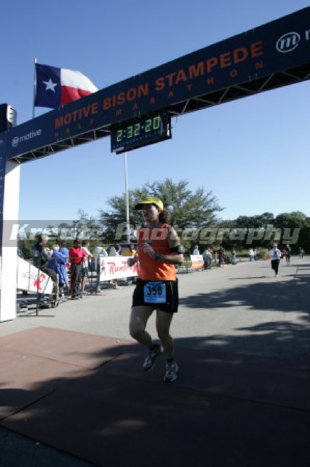 2005/11(November)/Bison-Stampede-half-Marathon/1024x768_2005-11-20-Suzi-Bison-Stampede-half-marathon-4.jpg