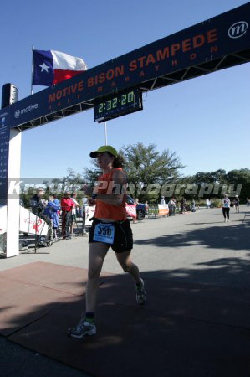 2005/11(November)/Bison-Stampede-half-Marathon/1024x768_2005-11-20-Suzi-Bison-Stampede-half-marathon-5.jpg