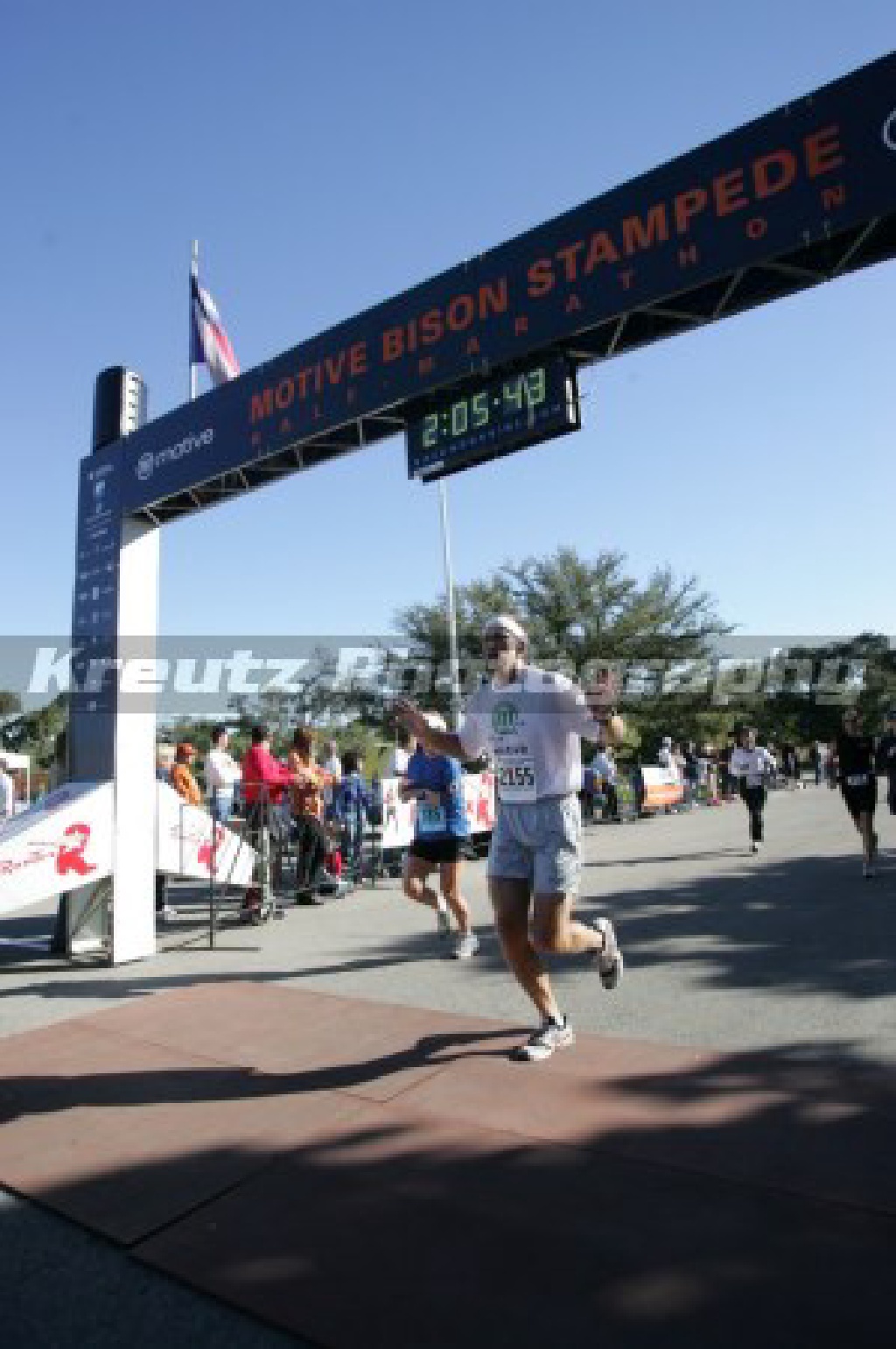 2005/11(November)/Bison-Stampede-half-Marathon/1024x768_2005-11-20-Travis-Bison-Stampede-half-marathon-2.jpg