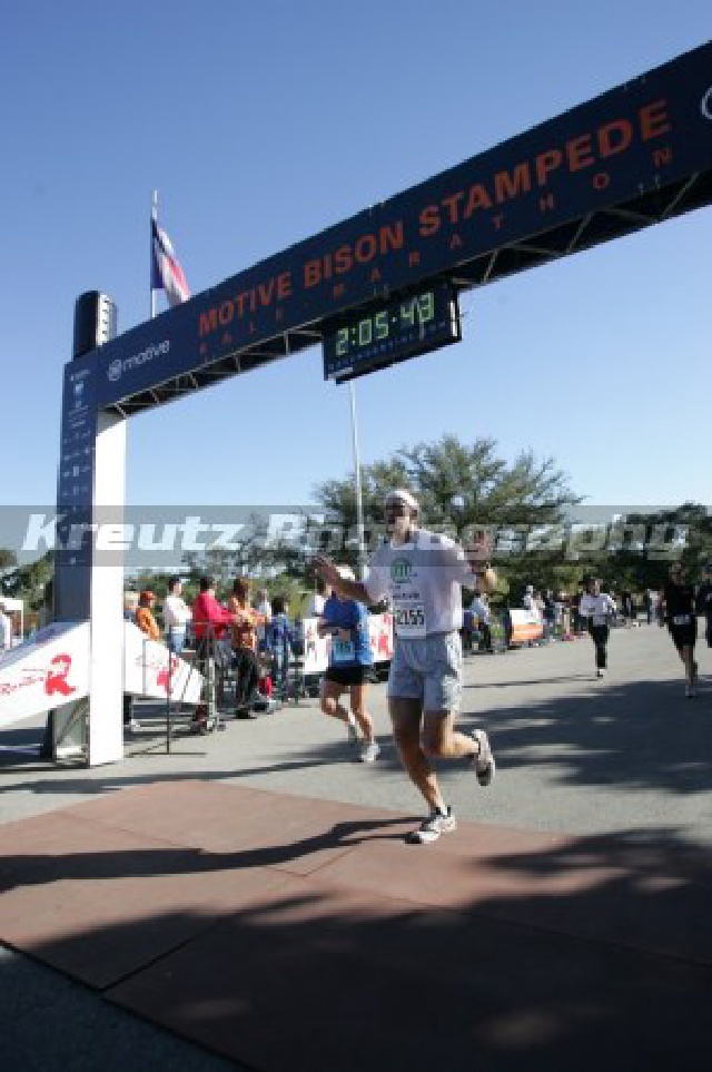 2005/11(November)/Bison-Stampede-half-Marathon/640x480_2005-11-20-Travis-Bison-Stampede-half-marathon-2.jpg