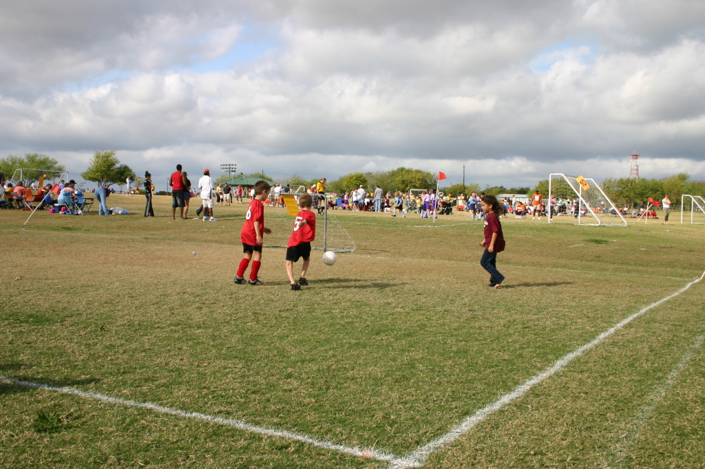 2005/11(November)/Dax-Soccer/1024x768_2005-11-12-Soccer-41-Dax.JPG