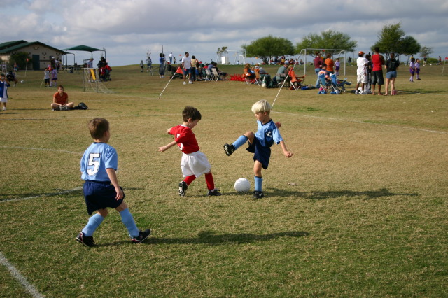 2005/11(November)/Dax-Soccer/640x480_2005-11-12-Soccer-19-Dax.JPG
