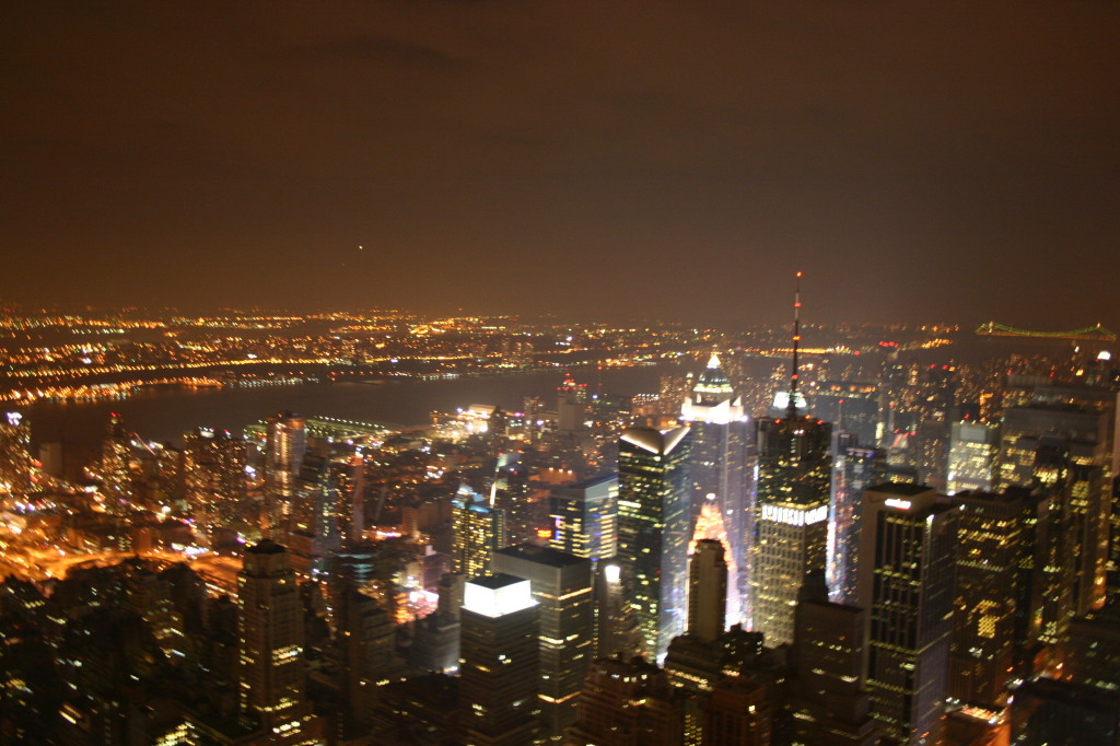 2005/11(November)/NewYorkCity/1024x768_2005-11-06-New-York-08-Empire-State-Building.JPG