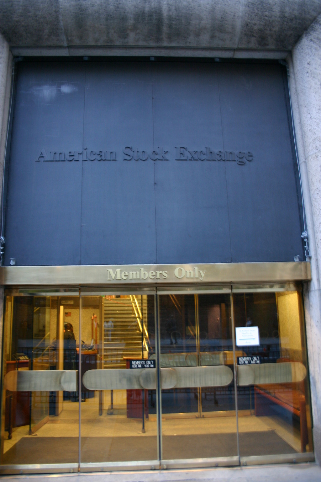 2005/11(November)/NewYorkCity/1024x768_2005-11-07-New-York-10-American-Stock-Exchange.JPG